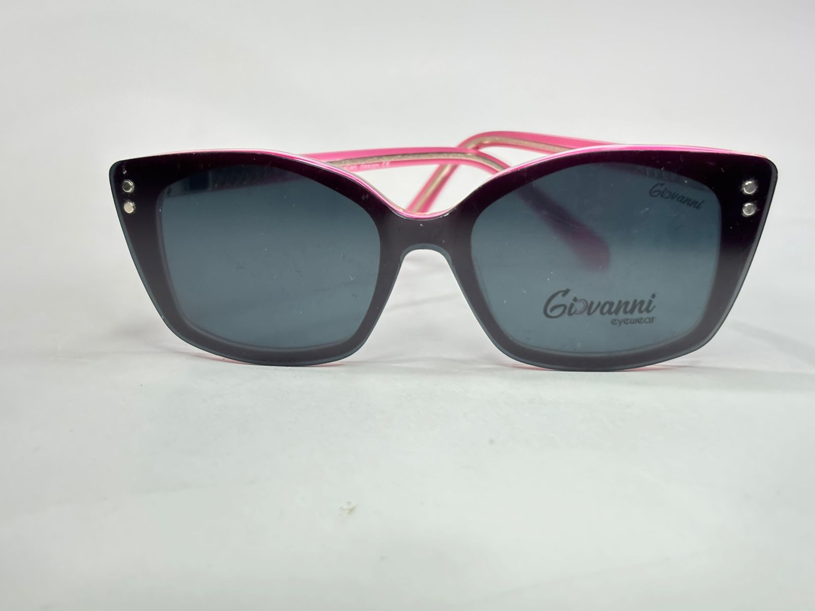 Giovanni enfant avec applique solaires